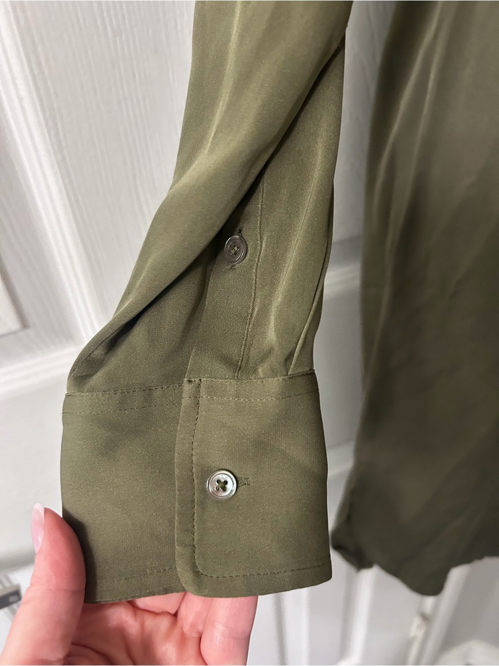 Quince Olive Green Button Down Dress 90% Washable Silk 10% Spandex Size M - Picture 8 of 8